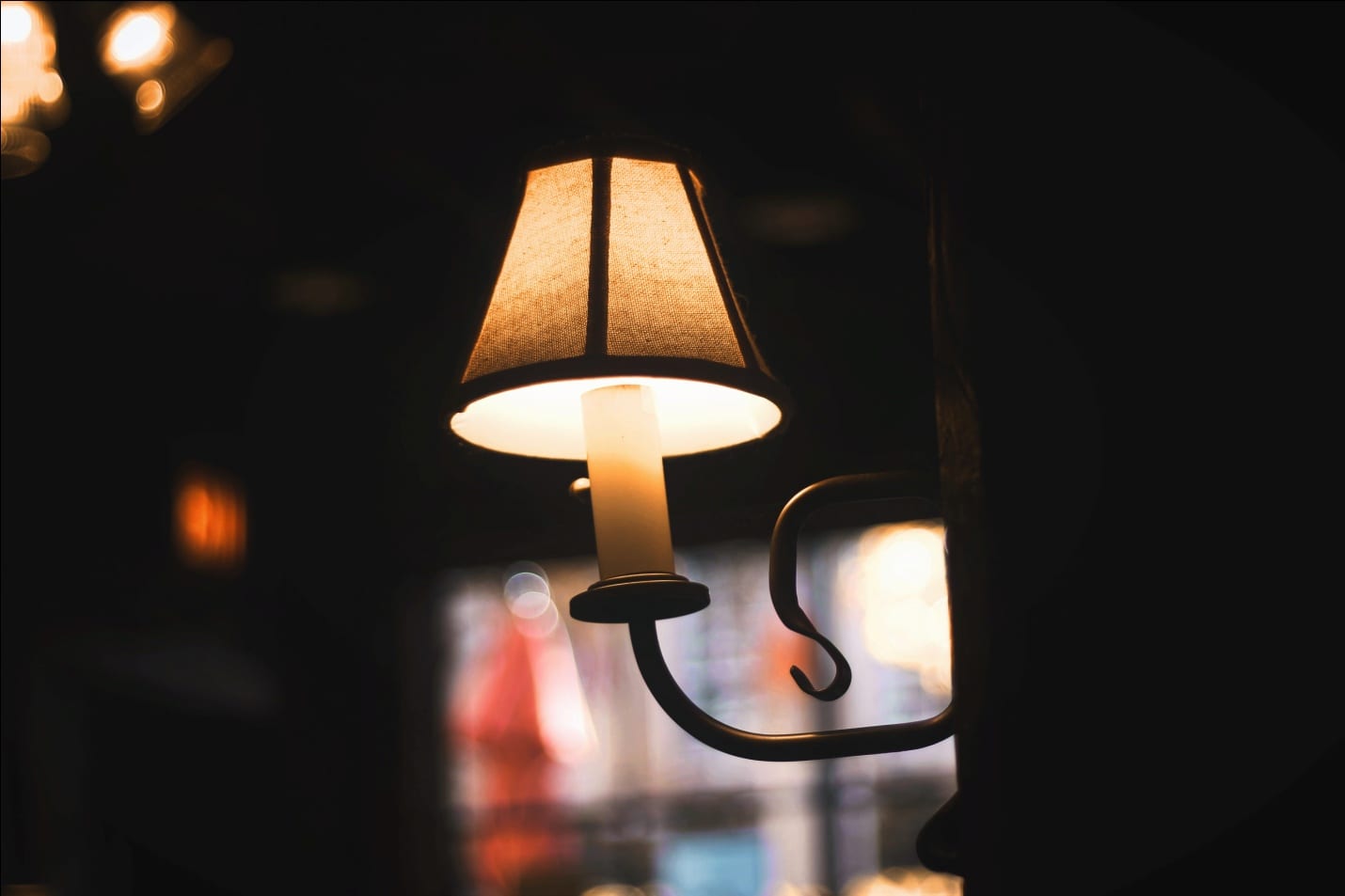Signs you need repairs for vintage lamps